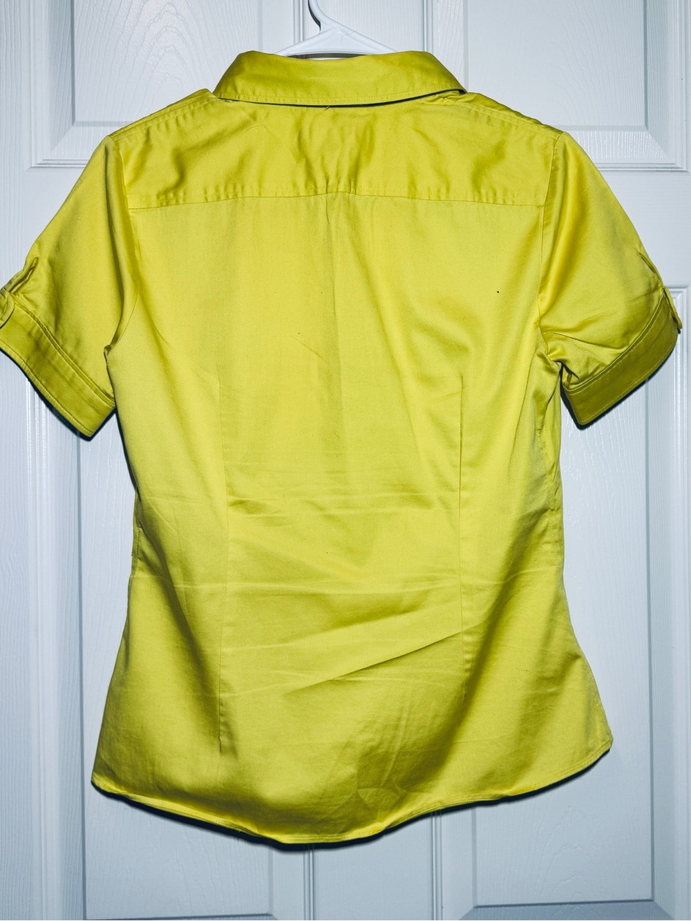 Banana Republic Women’s Yellow Short-Sleeve Button-Down Shirt - Picture 7 of 7